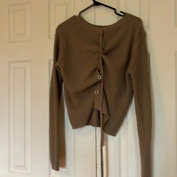UB Tan long sleeve sweater Sz - Picture 4 of 14